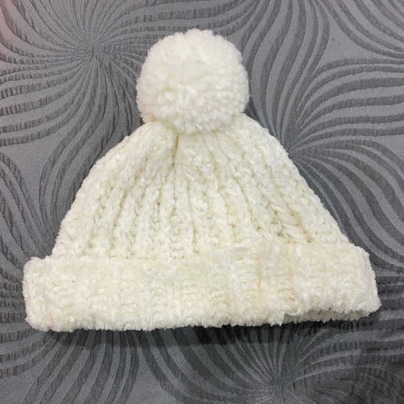 White hat for winter - Picture 1 of 1